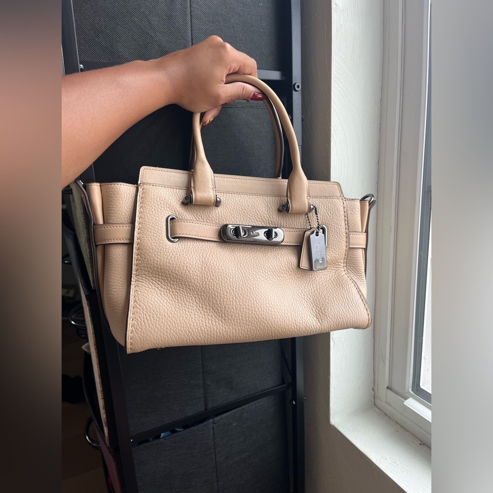 Coach Swagger 27 in Beechwood Beige
